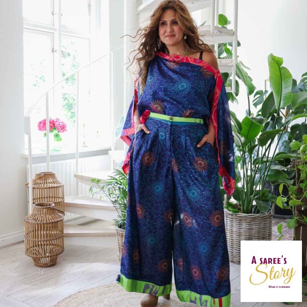 Navy st YZ poncho / Cleopatra Str S/M